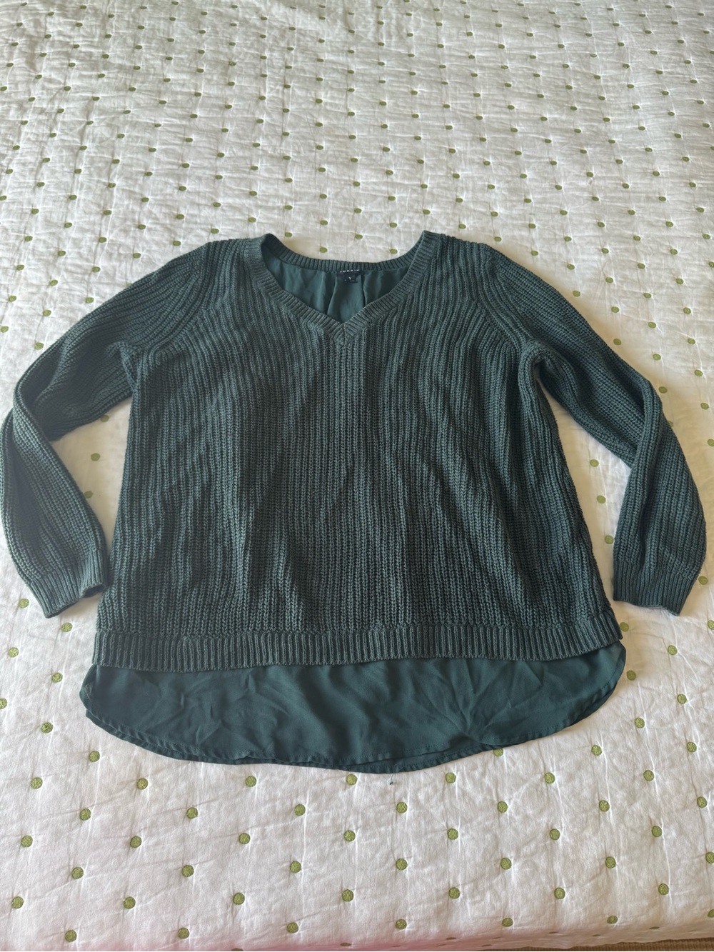 torrid Dark Forest Green V-Neck Ribbed Sweater with tie detail on the back - Picture 2 of 8